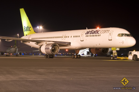 Boeing 757-256